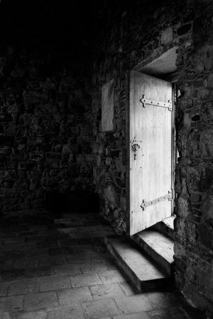 Who dares to enter